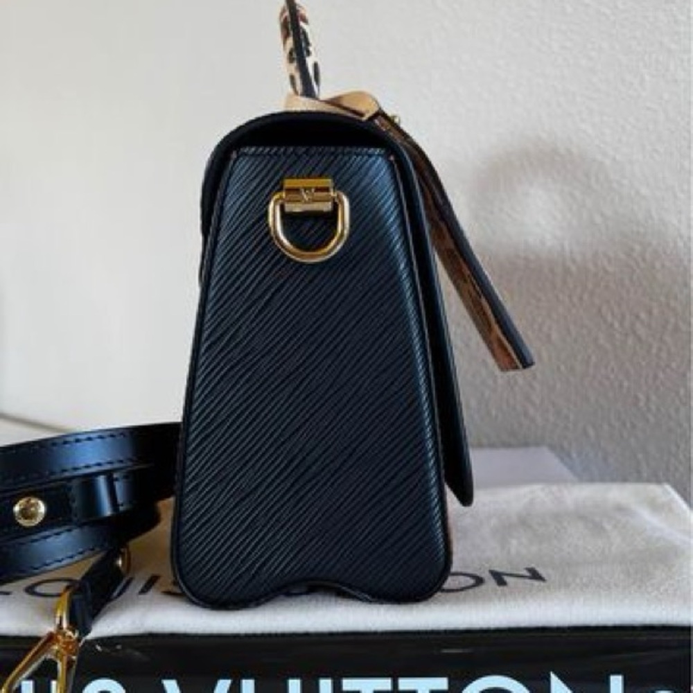Louis Vuitton TWIST MM - Picture 5 of 7